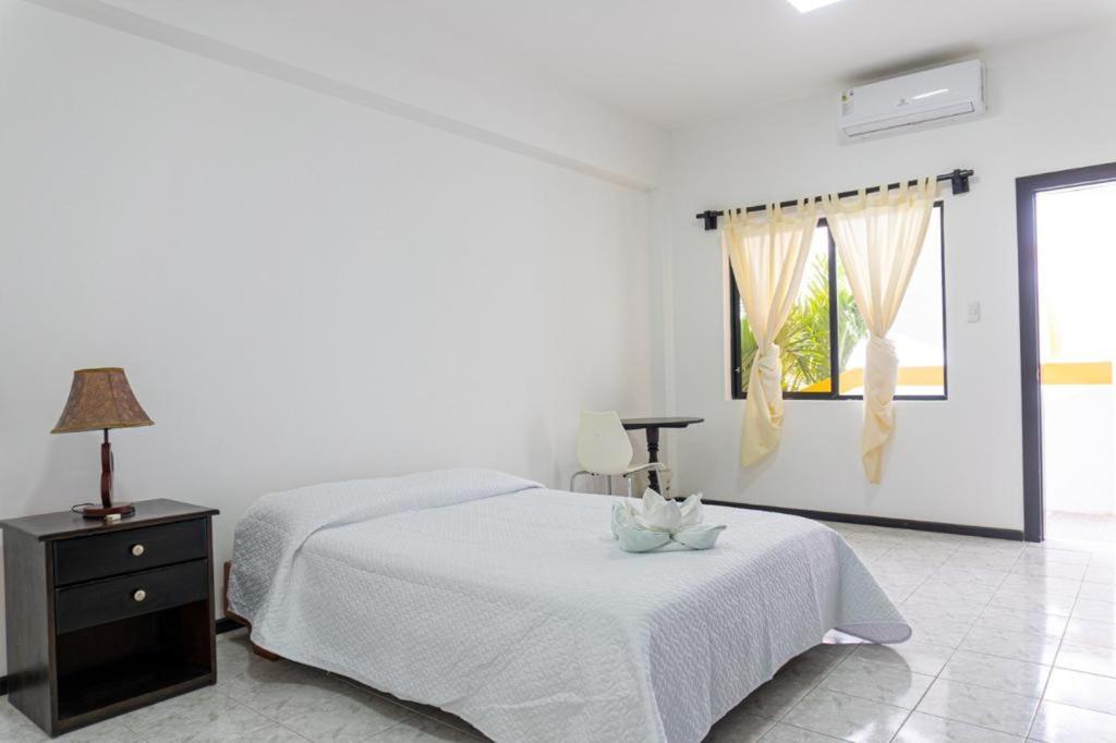 Hotel Pelican Bay ปูแอร์โตอาโยรา ภายนอก รูปภาพ