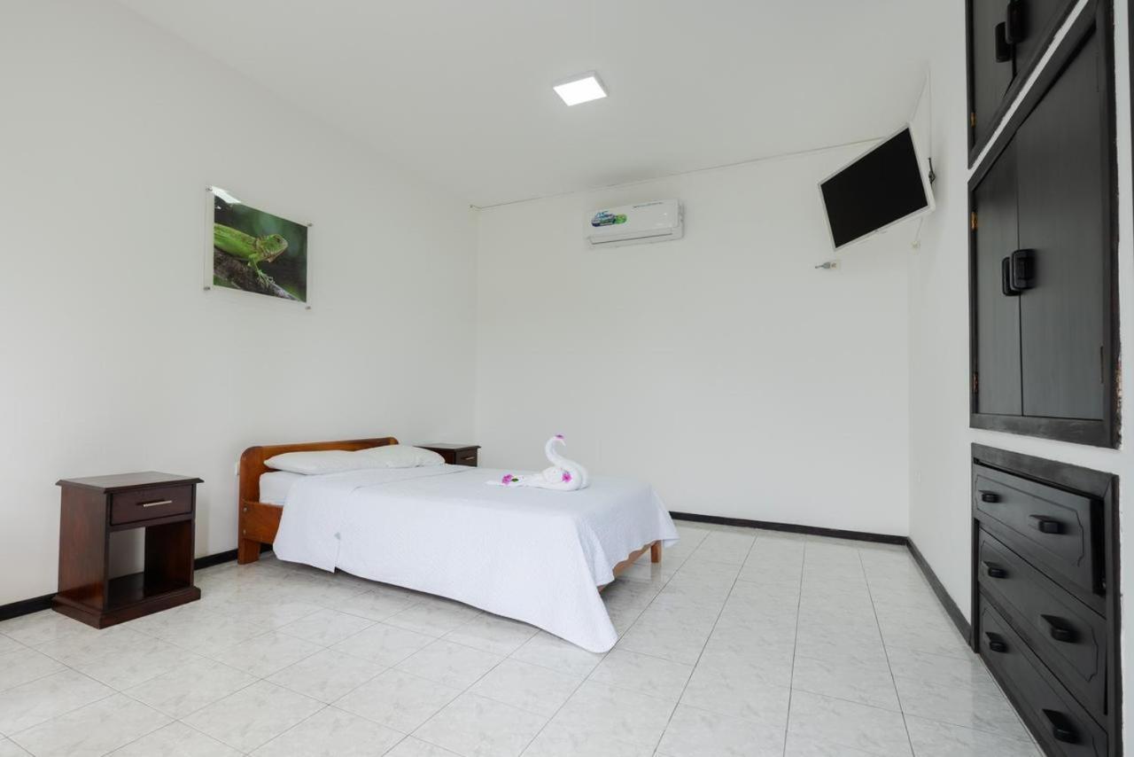 Hotel Pelican Bay ปูแอร์โตอาโยรา ภายนอก รูปภาพ
